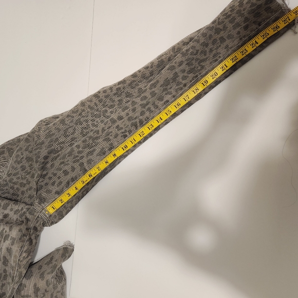 Kut from the Kloth Connie High Rise Ankle Skinny Gray Cheetah Print Pants - Picture 8 of 16
